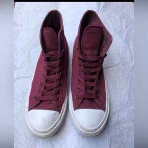 Converse Chuck Taylor II hi top sneakers mens 7/womens 9 maroon canvas shoes